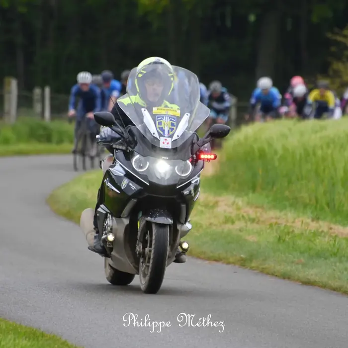 Progression au contact des coureurs