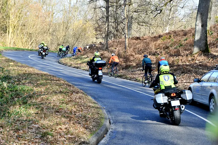 Binôme de motards en course