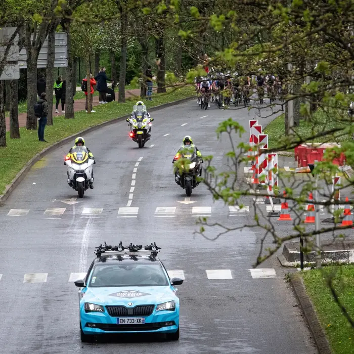 Véhicule de course et motos