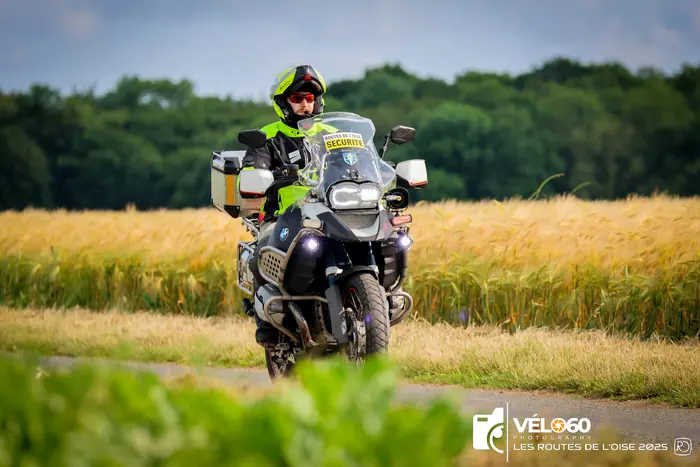 Moto du PMS à travers la campagne