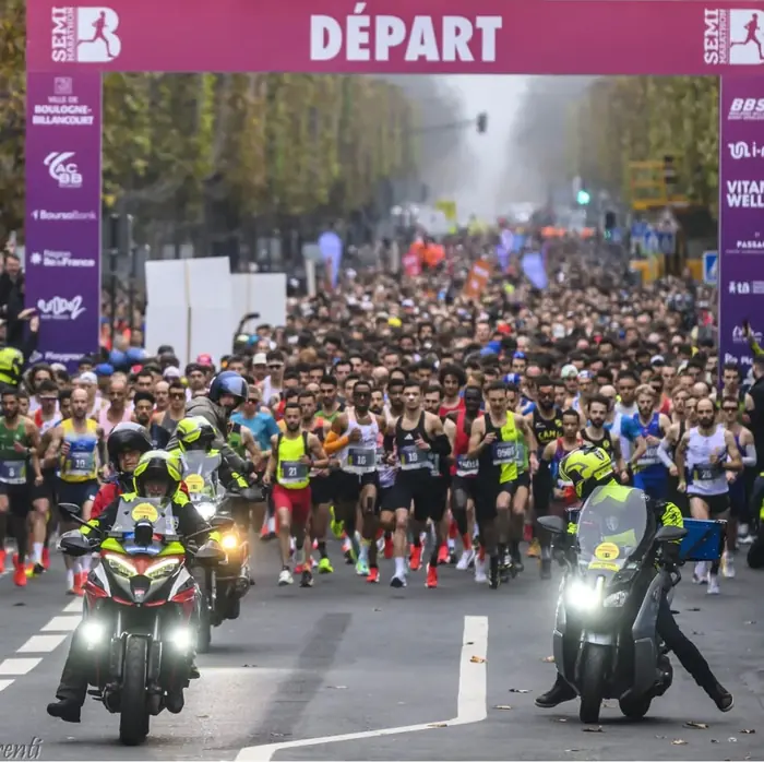 Moto du PMS au départ d'un semi-marathon
